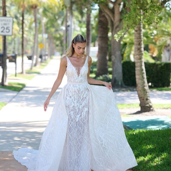 WEDDING DRESS!!! MILLA NOVA - Picture 2 of 12